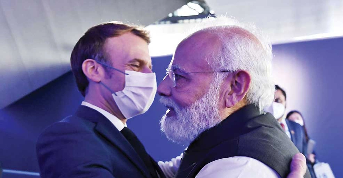 মাস্ক ছাড়াই বিশ্ব নেতাদের আলিঙ্গন, মোদিকে নিয়ে তীব্র সমালোচনা